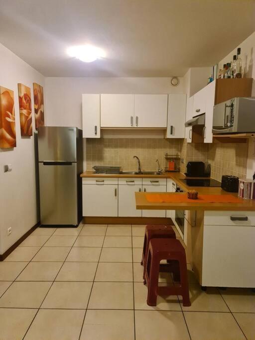 Farerei Appartement Spacieux, Equipe Et Confortable Фааа Экстерьер фото